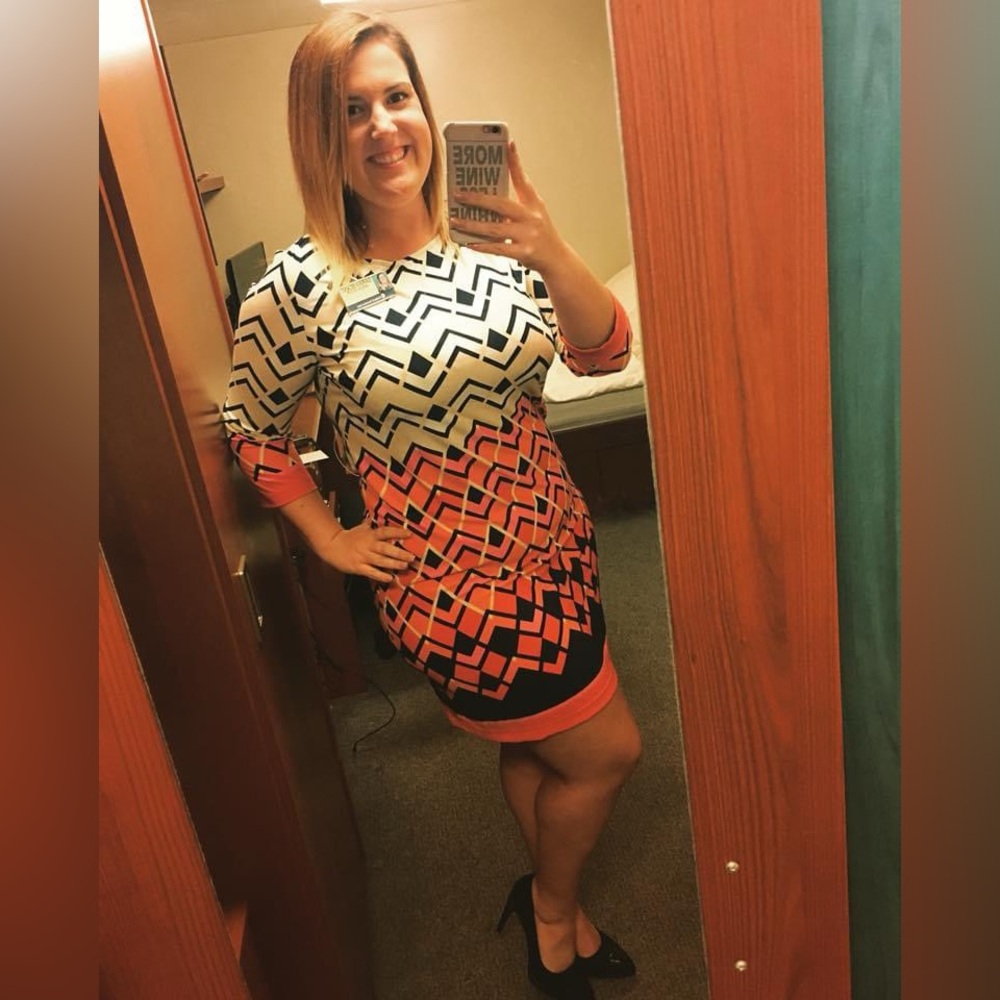 Quarter length sleeve geometrical dress